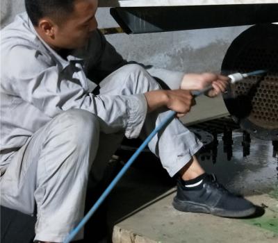 螺桿機(jī)冷凝器清洗 (17)