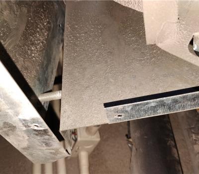 回風(fēng)箱上蓋抬高即可